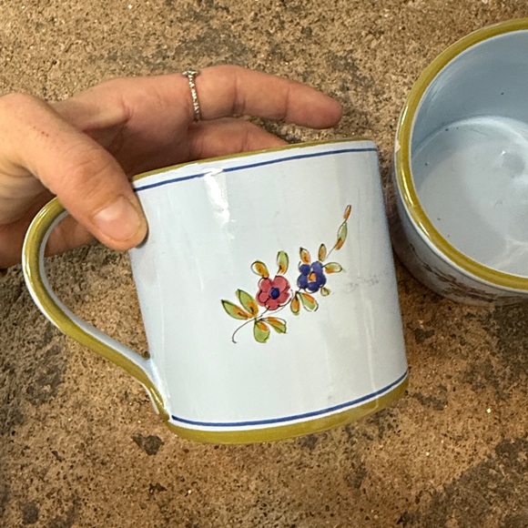 Two Vintage PV Peasant Village blue floral Italian handmade pottery mugs - Picture 4 of 4